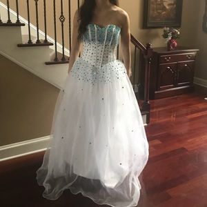 White Ballgown/Prom Dress!